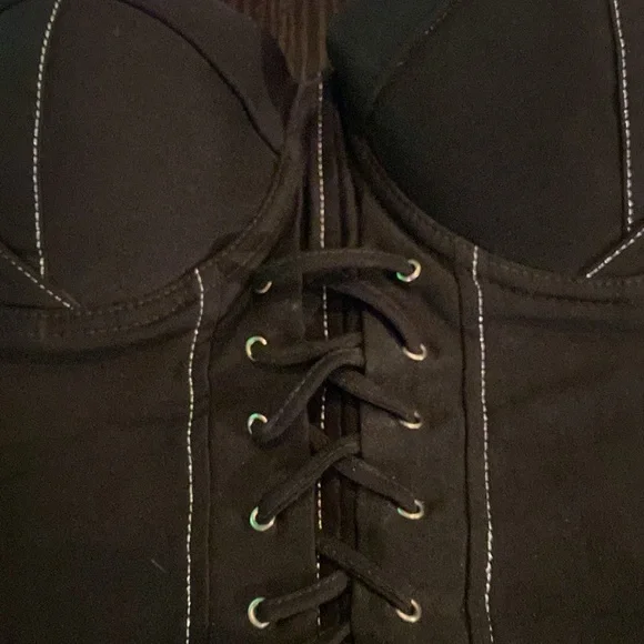 Black bustier with lace up front - Picture 2 of 10